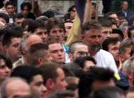 Демонстрация противников Милошевича в Прокупье. 8 июля 1999 года.Фото: Darko Vojinovic, Associated Press
